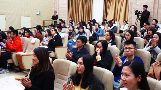 龙8董事长陈勇博士应邀到外交学院作主题讲座